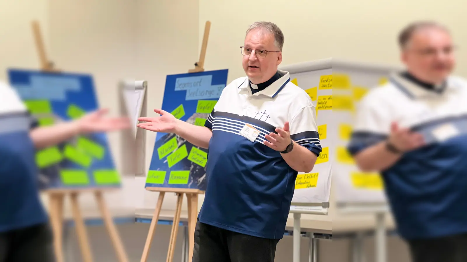 Pastor Stephan Massolle stellte gemeinsam mit Klemens Reith die Idee und das neue Konzeptteam „Segensort Seelsorge“ vor. (Foto: Manuela Weber)