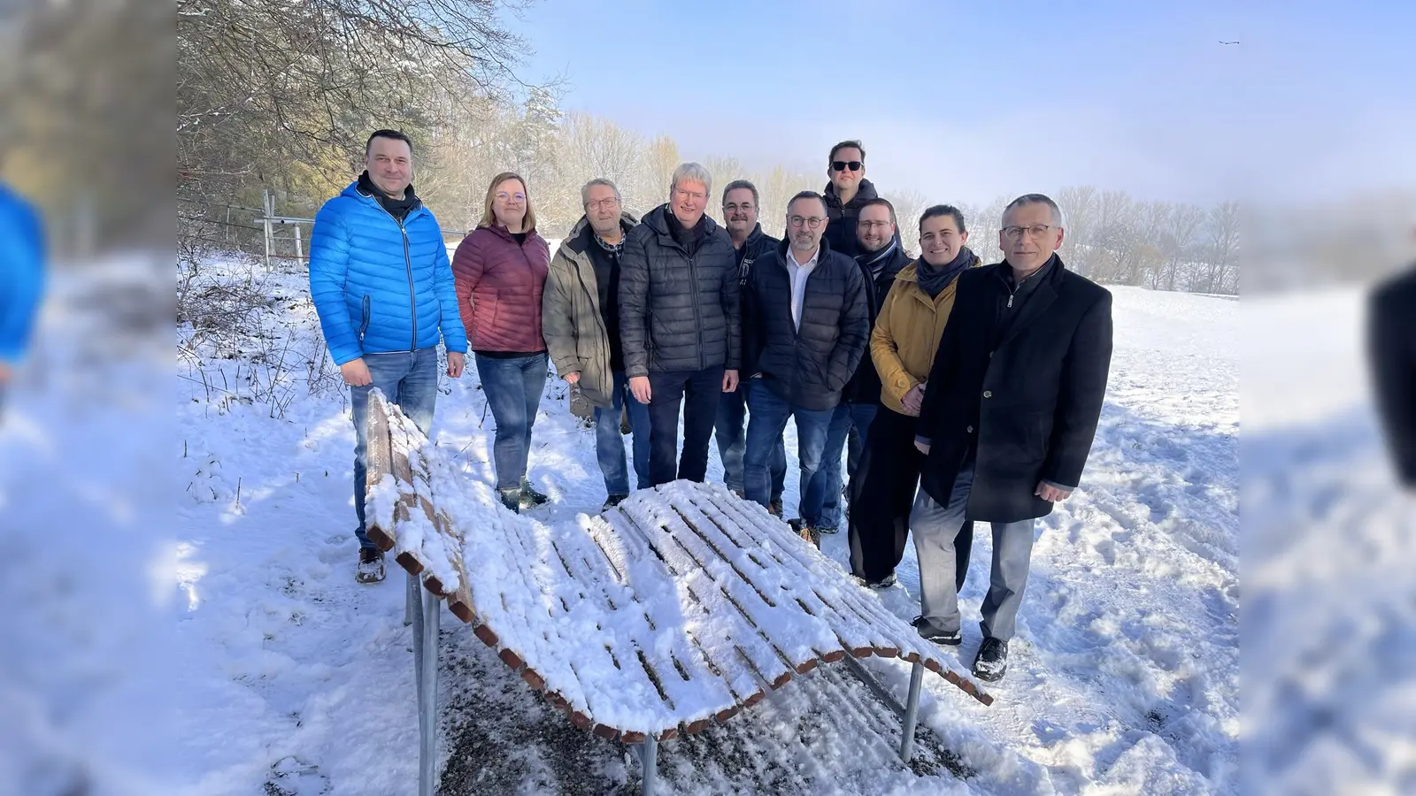 (v.l.) Torben Busse, Bürgermeister von Hofgeismar, Nina Fremder, Geschäftsführerin Bad Karlshafen GmbH, Wilfried Eckart,Vorsitzender Förderverein Freunde des Naturparks Reinharswald, Peter Nissen, stellv. Vorsitzender Förderverein, Stadtrat Gerhard Stenda (Trendelburg), Harald Munser, Bürgermeister von Liebenau, Cornelius Turrey, Sprecher des Regionalforums KulturLandschaft HessenSpitze, Manuel Zeich, Hauptamtsleiter Trendelburg, Manuela Greipel, Geschäftsführerin Naturpark Reinhardswald, und Landrat Andreas Siebert. (Foto: Julia Sürder)