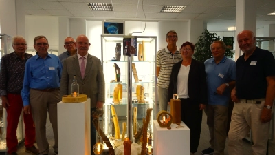 Zur Eröffnung der Ausstellung erschienen (v.l.) Heinrich Brinkmöller, Friedhelm Macke, Josef Reckers, Detlef Gehle, Dietmar Reil, Katrin Bergmann, Heiner Düsterhaus und Michael Gäde. (Foto: Doris Dietrich)