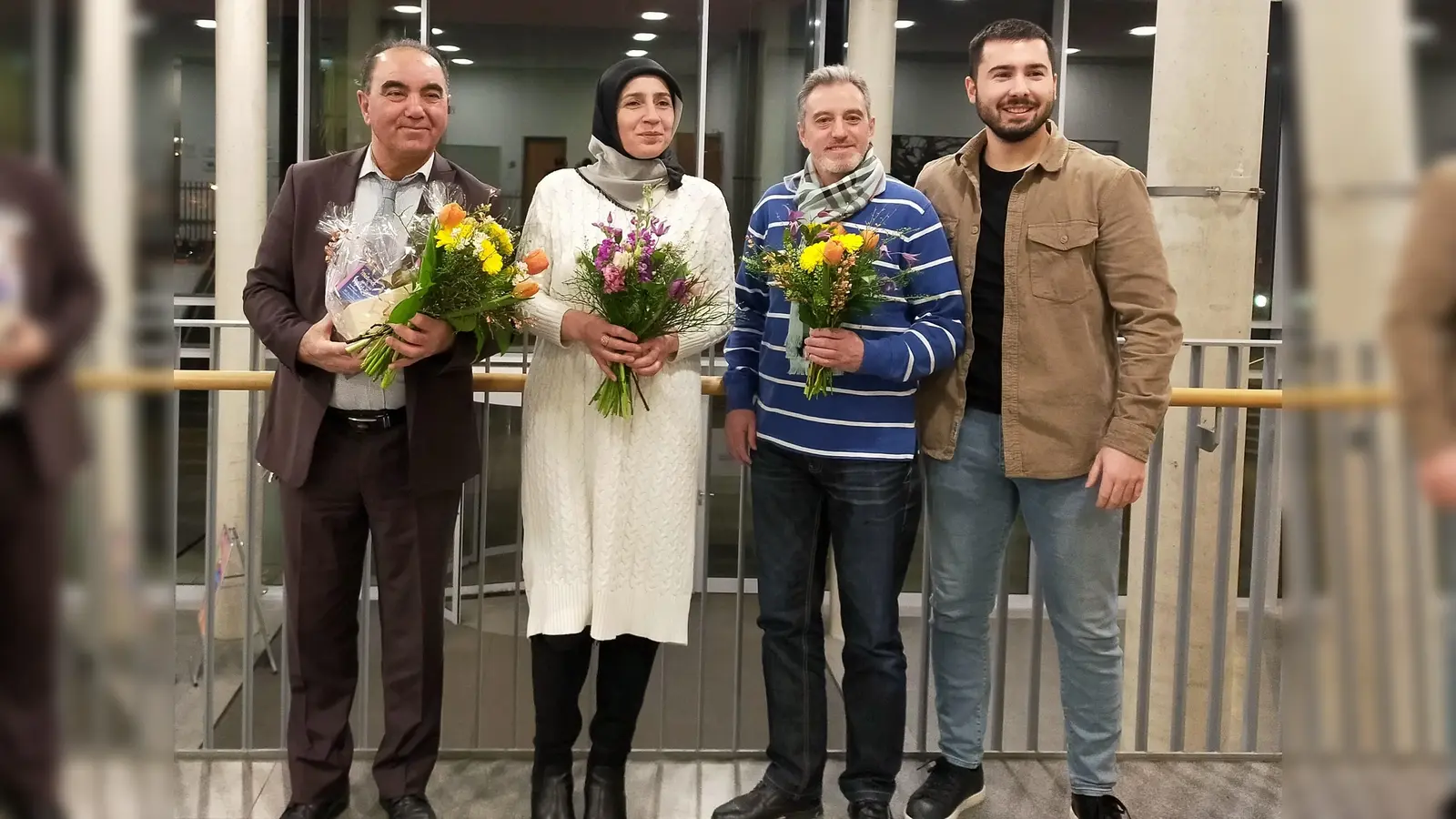 Alte und neue Gesichter an der Spitze des Ausländerbeirats: (v.l.) der ehemalige Vorsitzende Cemal Dede Bozdogan, die stellvertretenden Vorsitzenden Zeynep Coskuner und Fatmir Alili sowie der neu gewählte Vorsitzende Yunus Emre Ulas. (Foto: Landkreis Kassel)