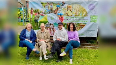 Freuen sich über die Online-Freischaltung der neuen Aktion „FerienZEIT“ von Projekt Begegnung (v.l.): Astrid Weber, Uta Grote, Peter Kamischke-Funk und Sarah Austermühl. (Foto: Projekt Begegnung)