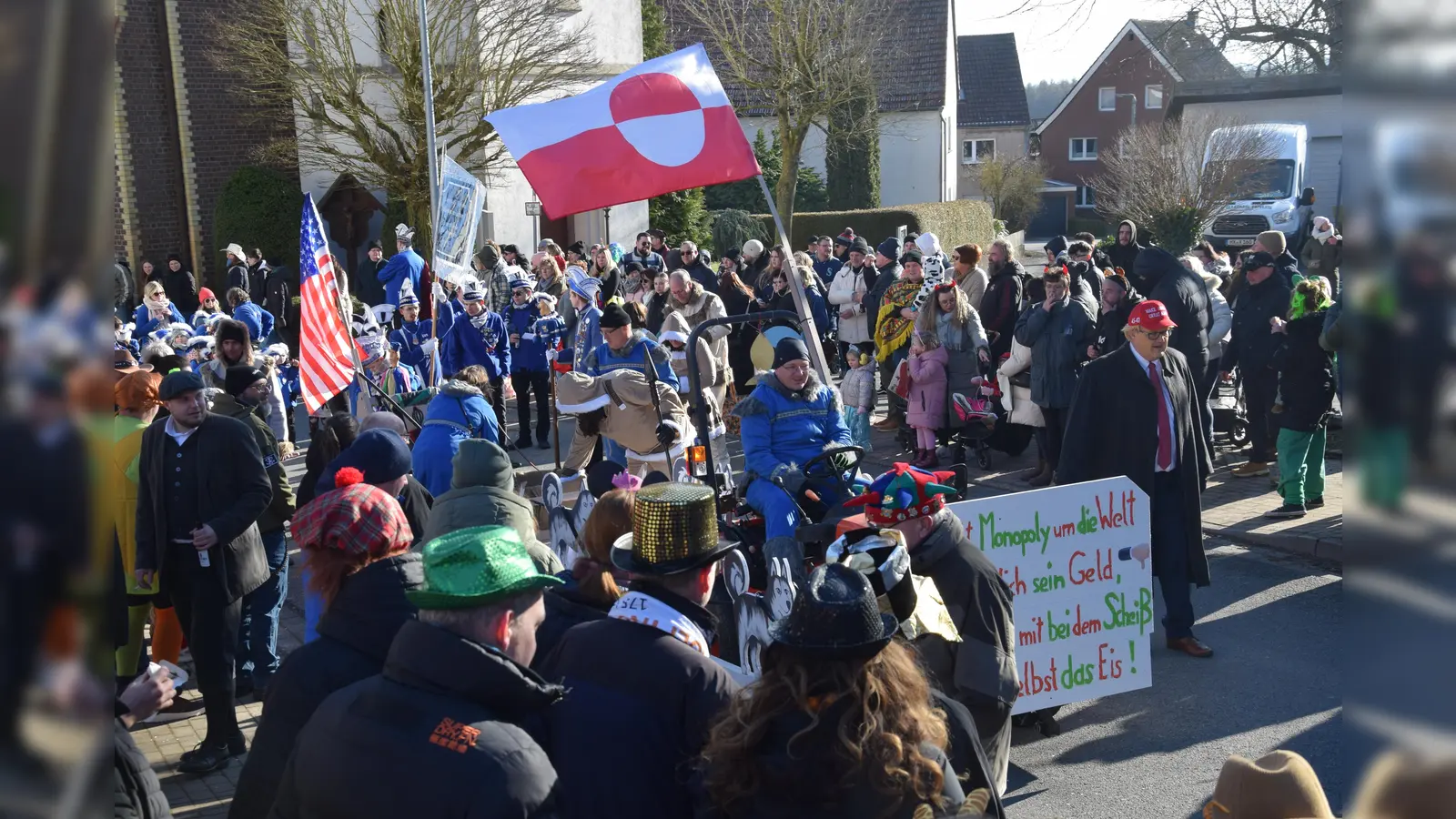 Haarbrücker Narren zeigen rot-weiße Flagge. (Foto: Marc Otto)