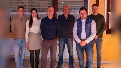 Neuer Vorstand bei den Lütmarser Schützen (v.l.): Marius Mönnekes, Elisa Henneke, Michael Köhne, Uwe Thielsch, Timo Kalckert und Tobias Henneke. (Foto: Schützengilde Lütmarsen / privat)
