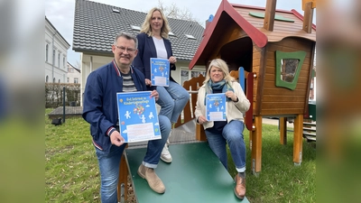 Informieren über die Aktionswoche zur Kindertagespflege (v.l.): Christian Rodemeyer (Leiter der Abteilung Kinder, Jugend und Familie), Katharina Sinn und Christina Westermeier (pädagogische Fachberaterinnen). (Foto: Kreis Höxter)