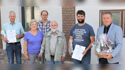 (v.l.) Jürgen Hage, Gretel Bornemann, Carsten Gutschank, Wilhelm Bornemann, Niklas Krantz und Bürgermeister Elmar Schröder<br> (Foto: Stadt Diemelstadt)