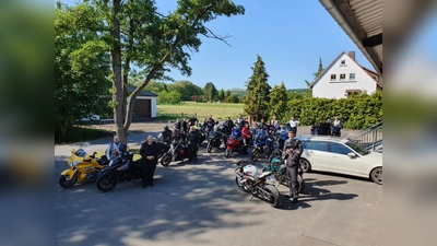 Die Teilnehmer der 12. Bikertour der Feuerwehr Ehrsten <br> (Foto: Feuerwehr Ehrsten)