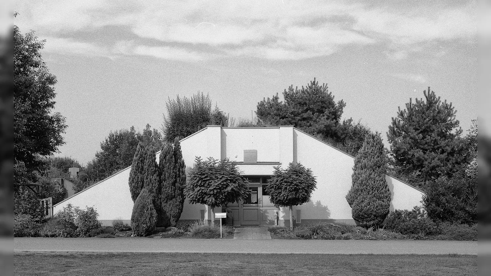 Vom Atombunker zum Freizeitloft: In der Bunkersiedlung in Twisteden wurden ehemalige Munitionsbunker zu modernen Wohnungen umgebaut. (Foto: Dieter Blase)