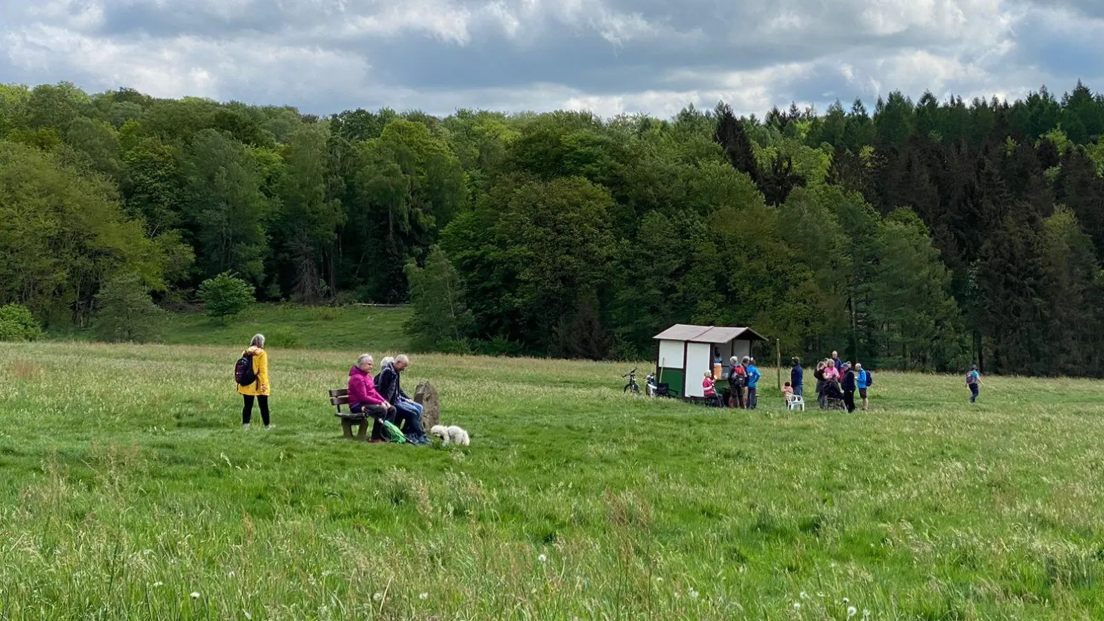 Wanderer am Jägeranger. (Foto: MTV Eschershausen e. V.)