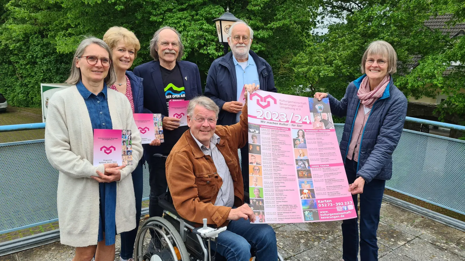 Präsentation des neuen Programmheftes: (v.l.) Nathalie Nesseler, Elke Reede, Volker Faltin, Dr. Andreas Knoblauch-Flach, Karl-Günter Marquardt und Ute Pannewitz. (Foto: Peter Vössing)