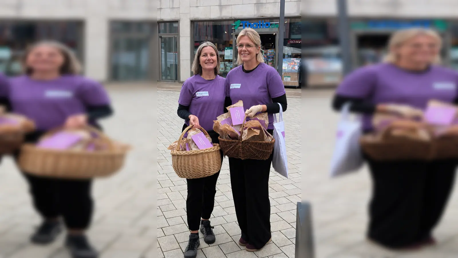 Cornelia Pätzold und Kathrin Groppe machten auf dem Marktplatz in Höxter auf die Selbsthilfe aufmerksam. (Foto: privat)