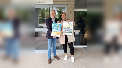 Bürgermeister Josef Suermann und Organisatorin Sabine Walter freuen sich auf eine tolle Ferienzeit und wünschen allen Teilnehmern viel Spaß und spannende Erlebnisse. (Foto: privat)
