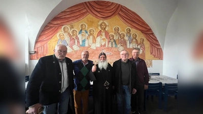 Die Stiftungsfamilie BSW mit der Ortsstelle Warburg fährt zum koptischen Kloster nach Brenkhausen (v.l.): H.-J. Homberger, Dieter Mainka, s.E. Metropolit Anba Damian, Franz Rabbe und Robert Block. (Foto: privat)