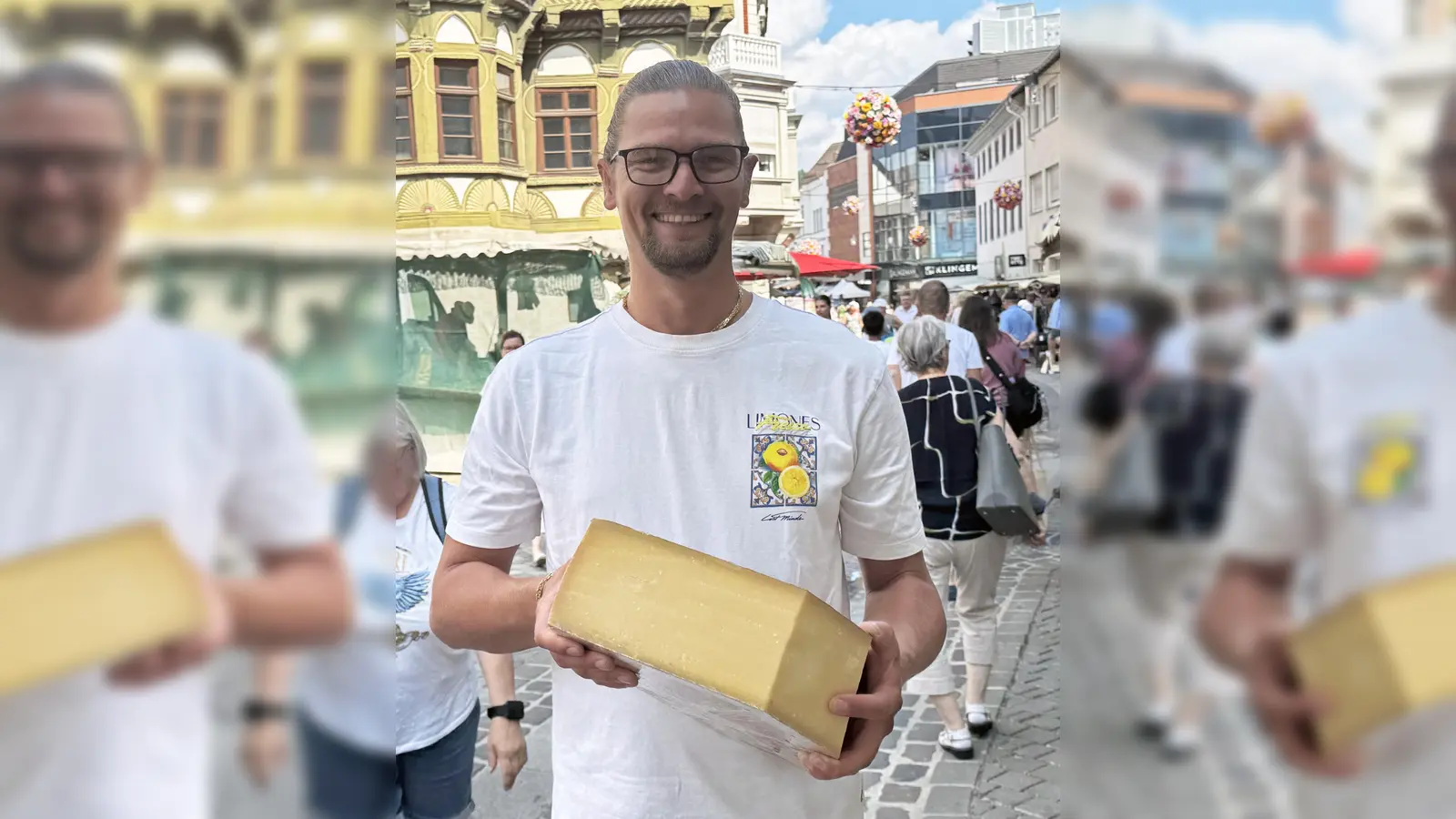 Der gelernte Einzelhandelskaufmann Manuel Santin, der seit 2020 als Käsesommelier viele Events und Kurse zu „Käse und Wein“ anbietet, liebt das „einzigartige Ambiente“ des Deutschen Käsemarktes.  (Foto: privat)