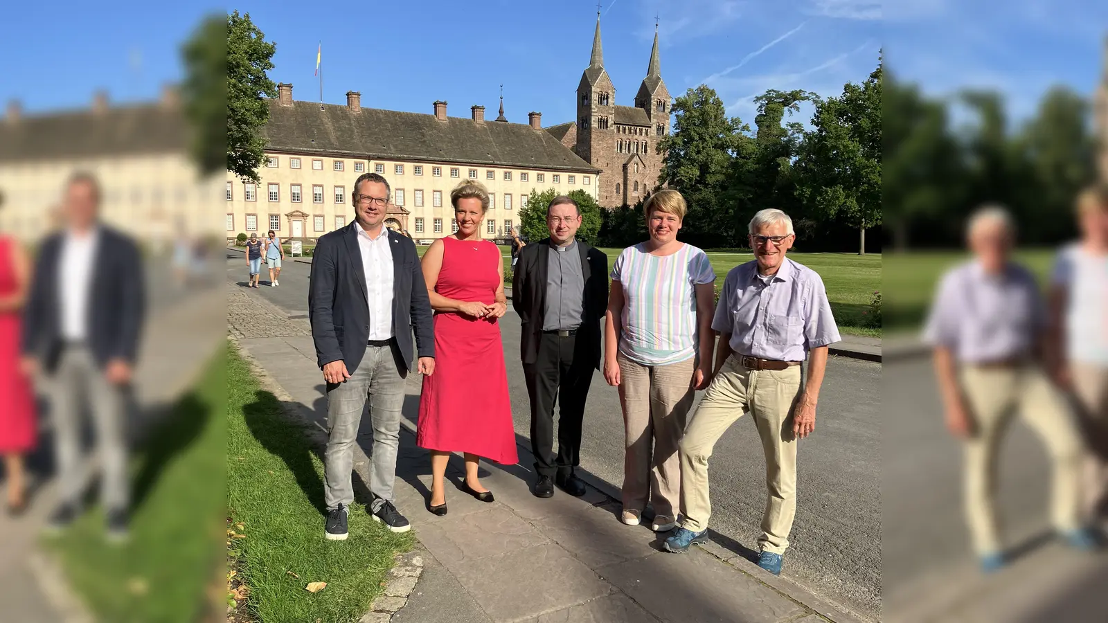 Kirchenvorstand Josef Kowalski (von rechts), Standortleiterin Annika Pröbe, Pfarrdechant Dr. Hans-Bernd Krismanek und Verwaltungsleiter Marcus Beverungen begrüßten Ministerin Ina Brandes im Namen der Kirchengemeinde St. Stephanus und Vitus. (Foto: Barbara Siebrecht)