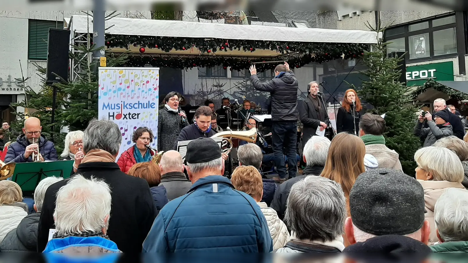 Die Musiker freuen sich auch in diesem Jahr auf stimmungsvolle weihnachtliche Musik. (Foto: Stadt Höxter / Musikschule Höxter)