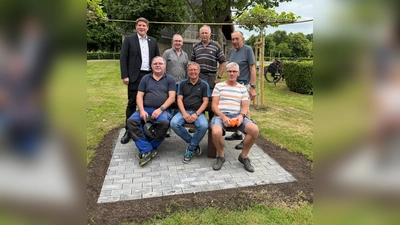 V.l. hinten: Nicolas Aisch, Reiner Blome, Hubertus Eikenberg, Wolfgang Zintl, (vorn) Manfred Friebe, Werner Dürdoth und Dieter Rengel. (Foto: privat)