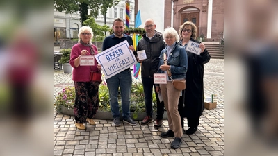 V.l. Dorothea Specht, Tim Wendorff, Stefan Berg, Susanne Krekeler und Barbara Fien vom Bündnis für Demokratie und Vielfalt Höxter. (Foto: privat)