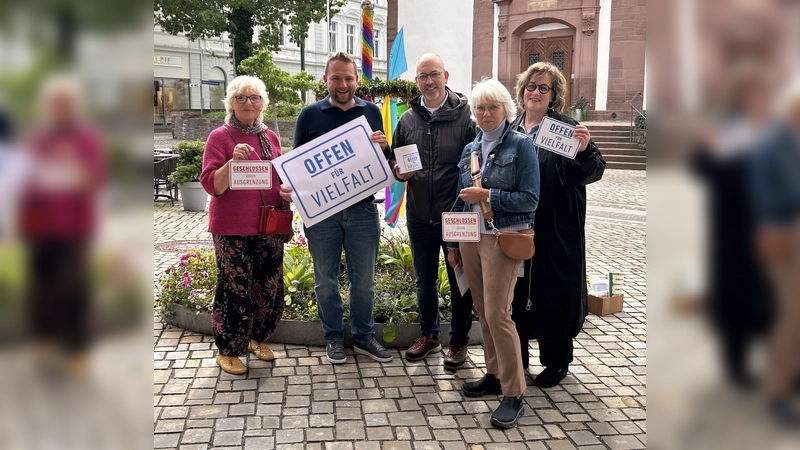 V.l. Dorothea Specht, Tim Wendorff, Stefan Berg, Susanne Krekeler und Barbara Fien vom Bündnis für Demokratie und Vielfalt Höxter. (Foto: privat)