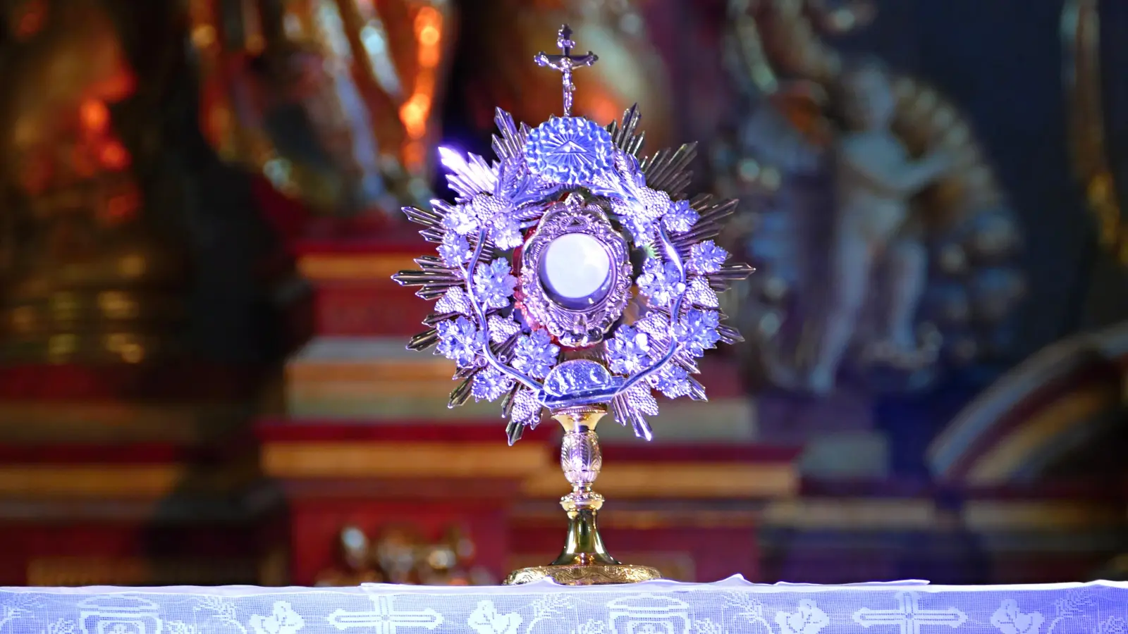 Das Allerheiligste auf dem Altar der Abteikirche Corvey. (Foto: Kirchengemeinde Corvey)