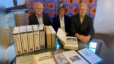 V.l.: Bürgermeister Hubertus Grimm, Barbara Dierkes und Manfred Dierkes. (Foto: privat)