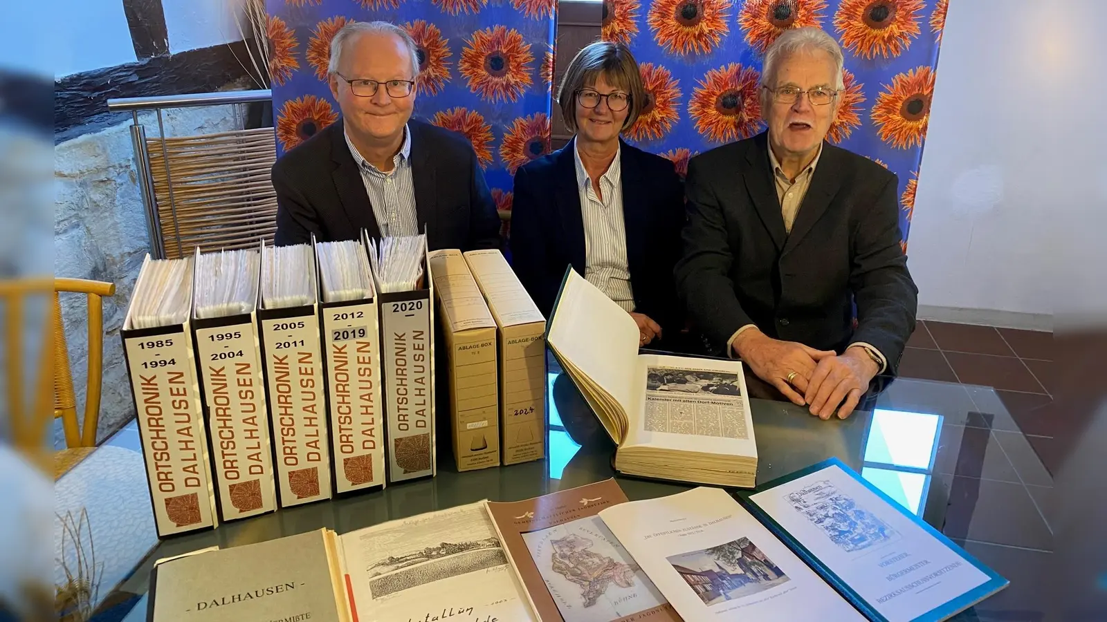 V.l.: Bürgermeister Hubertus Grimm, Barbara Dierkes und Manfred Dierkes. (Foto: privat)
