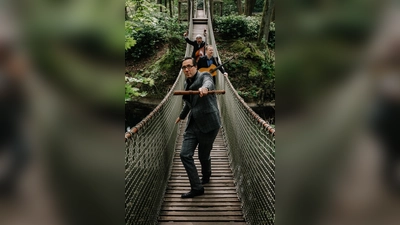 Das Trio „Wildes Holz“ überzeugt mit genregrenzenloser Spielfreude. (Foto: © Sandy Klein, Kintopp Film)