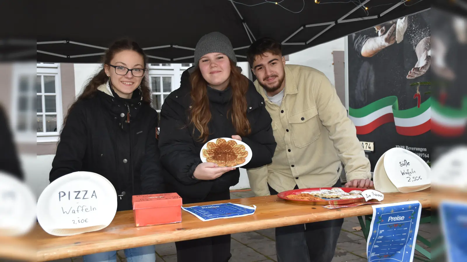 Geld für den Abiball muss her, darum hatte der Abiturjahrgang einen Verkaufsstand.  (Foto: Barbara Siebrecht)