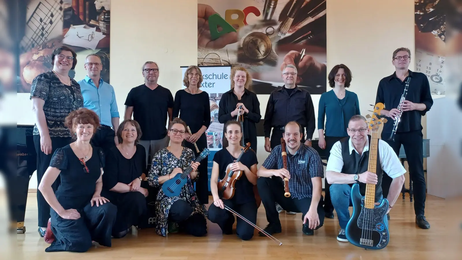 Das Kollegium der Musikschule Höxter musizierte gemeinsam mit den Lehrkräften des König-Wilhelm-Gymnasiums. (Foto: Stadt Höxter / Musikschule)