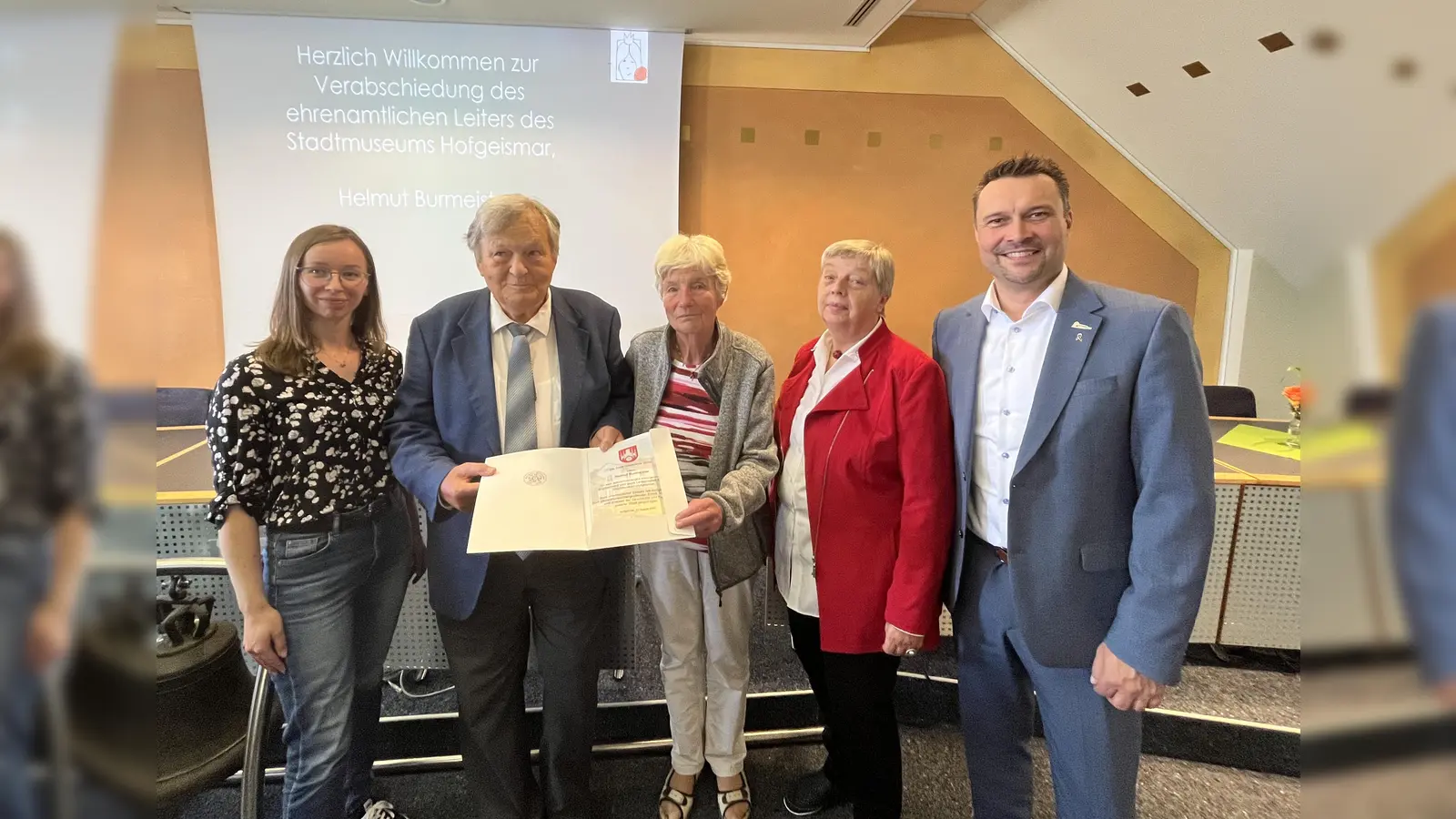 Helmut Burmeister (2.v.l.) mit Ehefrau Gudrun und (v.l.) Katharina Vock, Monika Grebing und Torben Busse. (Foto: Julia Sürder)