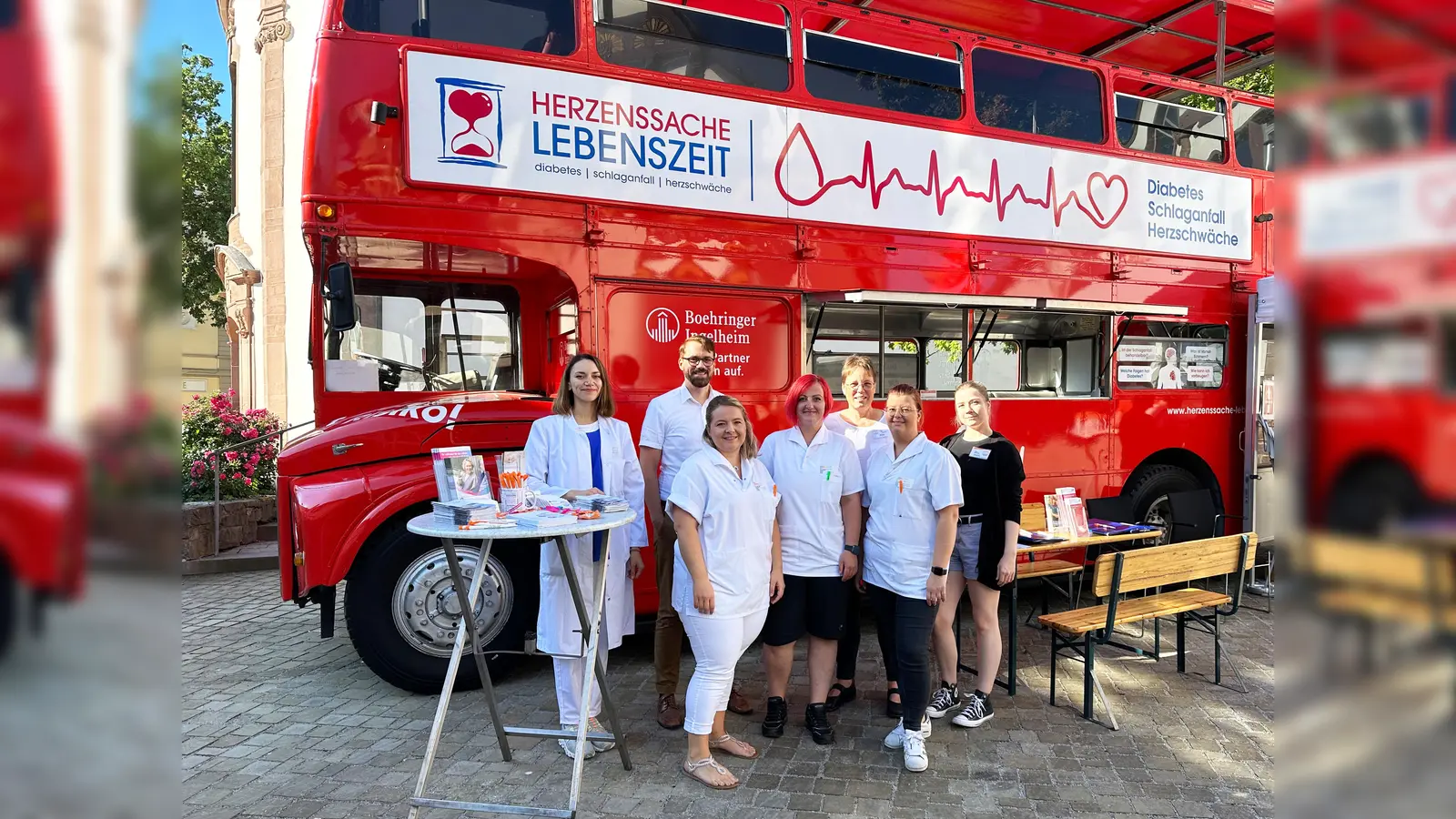 Der Chefarzt der Klinik für Neurologie am St. Ansgar Krankenhaus, Prof. Dr. Mark Obermann (2. v.l.), setzt sich aktiv für die Schlaganfall-Prävention ein. Beim Aktionstag steht er wieder für Fragen rund ums Thema Schlaganfall und Herz-Kreislauf-Erkrankungen zur Verfügung.  (Foto: KHWE)