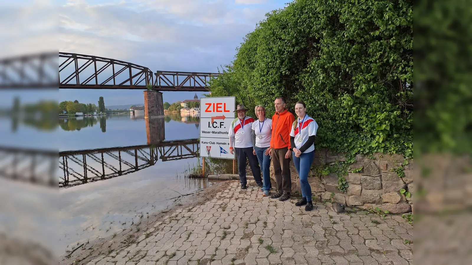 V.l.: Norbert Müller, Michaela Bast, Fritz Horsthemke und Vanessa Müller am Ziel in Hameln nach 135 Kilometern auf der Weser. (Foto: privat)