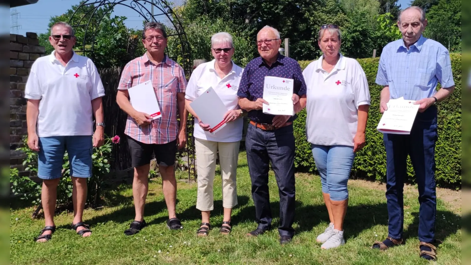 Bei der Jahreshauptversammlung der DRK-Ortsvereinigung Hümme wurden langjährige Mitglieder geehrt. (Foto: DRK Hümme)