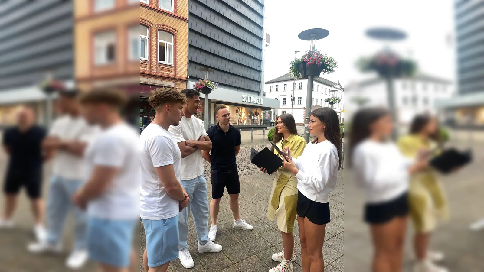Die HAWK-Studierenden führen eine Umfrage durch (v.l.): Jan Fischer, Joel Melly, Fabian Koch, Michele Koczubik und Michelle Lichte. (Foto: HAWK)