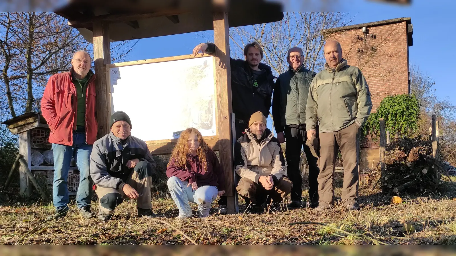Das fleißige Team nimmt Aufstellung an der Tafel. (Foto: privat)
