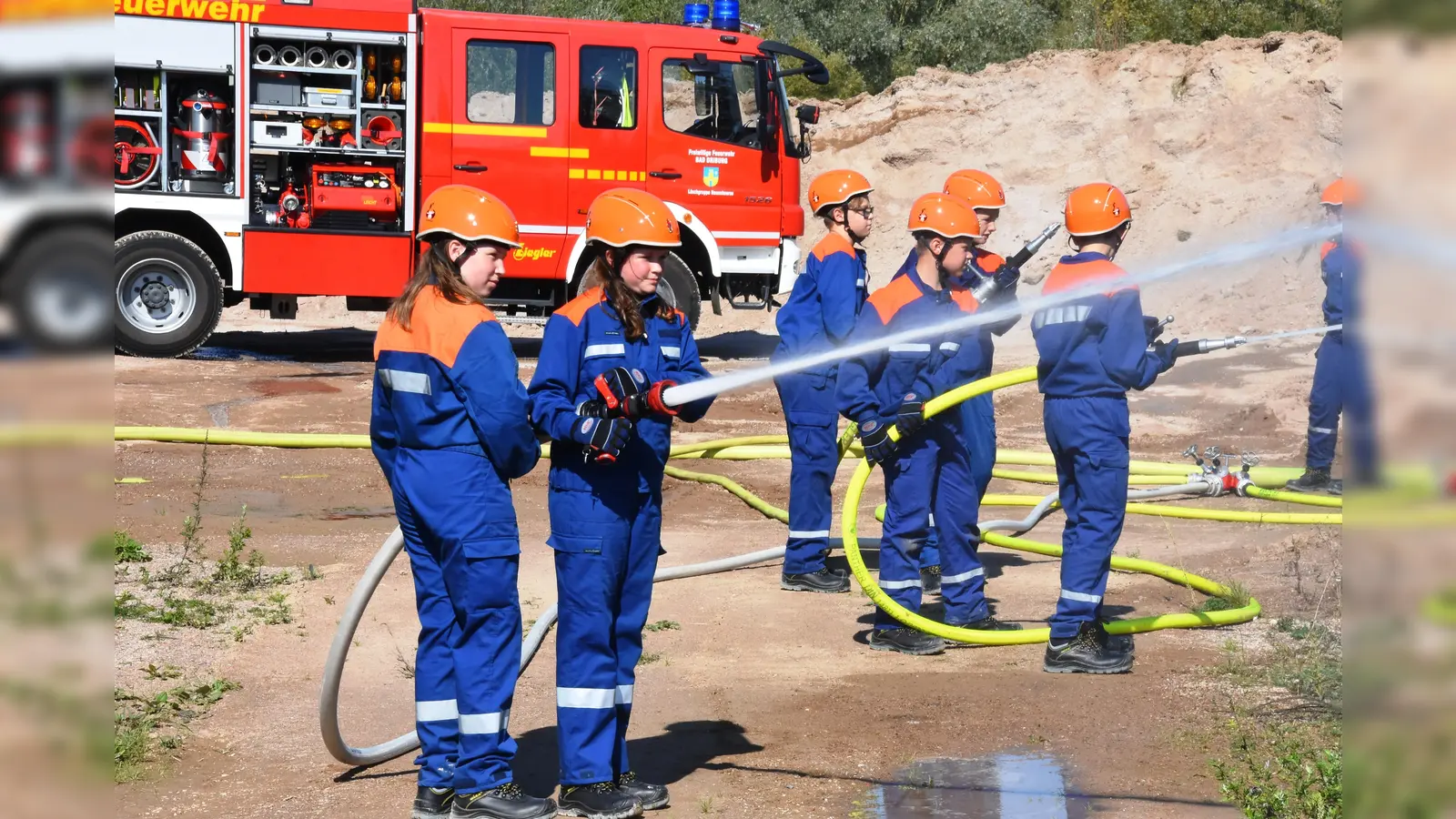 Feuerwehreinheiten sollten das imaginäre Großfeuer löschen.  (Foto: Peter Vössing)