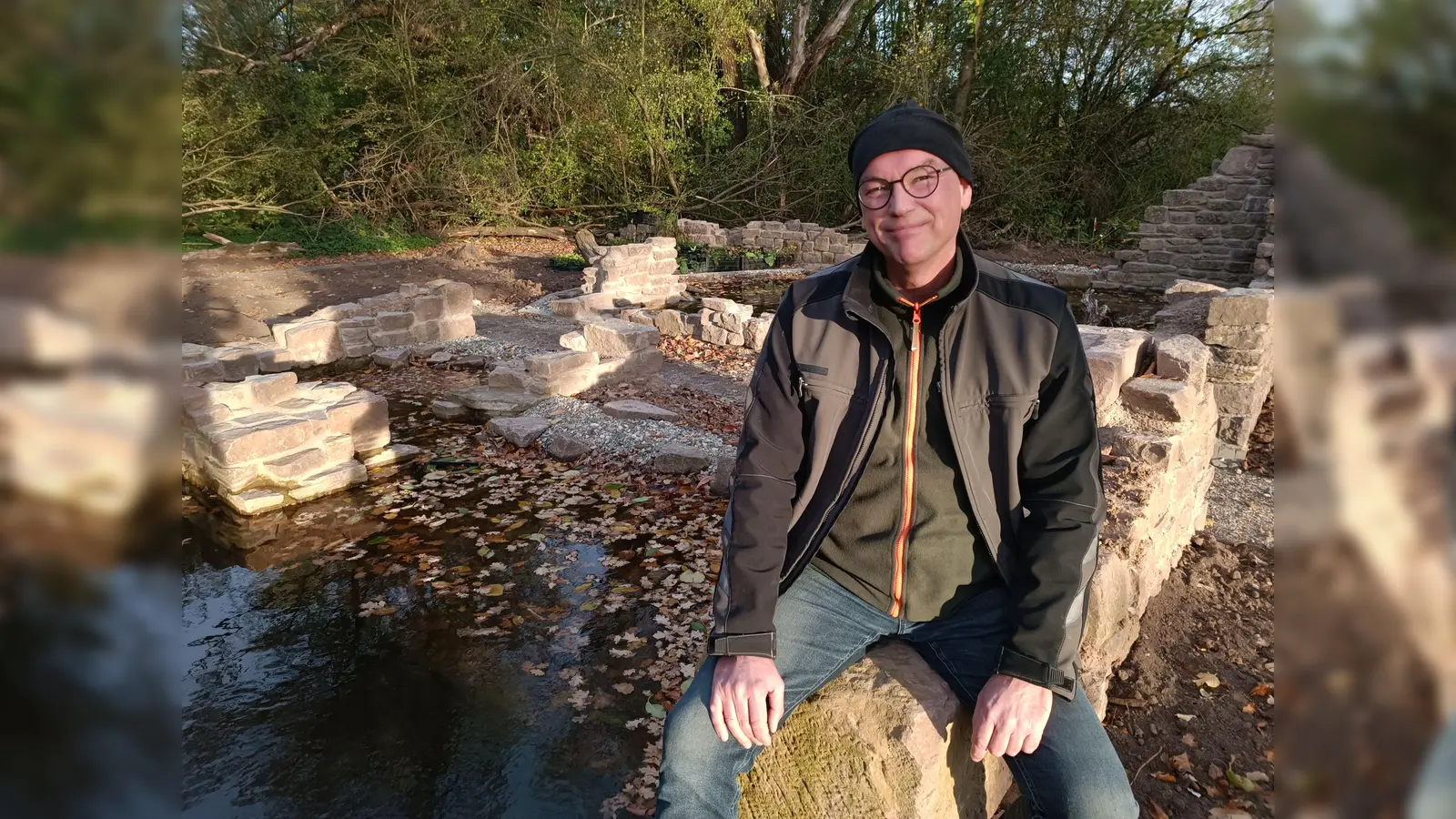 Mit Standort-typischen Wildstauden werden die Teiche auf der Landesgartenschau in Höxter bepflanzt. Ausgesucht hat sie Ute Aland vom Botanischen Garten der Hochschule. (Foto: LGS 2023 Höxter/Manuela Puls)