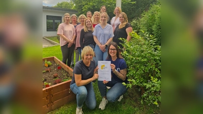 Das Team der Kita St. Maria Dalhausen freut sich, auch weitere 4 Jahre den Zusatz „Familienzentrum“ tragen zu dürfen und arbeitet weiter engagiert am Umstellungsprozess zum offenen Konzept.  (Foto: Kita Dalhausen)