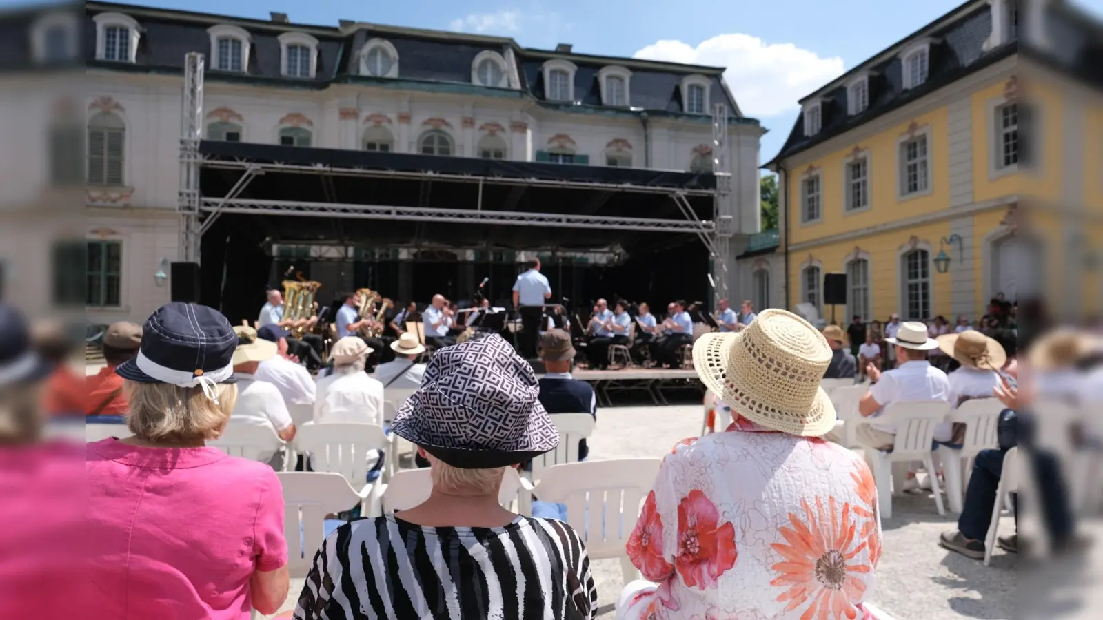Bereits zum 42. Mal fand das Wohltätigkeitskonzert des Landkreises Kassel vor Schloss Wilhelmsthal statt.  (Foto: Landkreis Kassel)