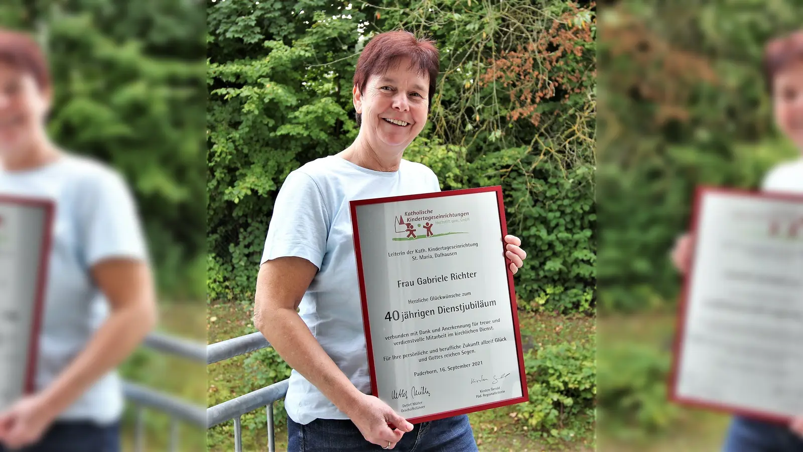 Lächeln über die Ehrung nach dem Überraschungsmoment: Gabriele Richter war als Kind bereits in der Kita Sat. Maria, nun feierte sie 40-Jähriges Dienstjubiläum. (Foto: Foto: Christian Schlichter)