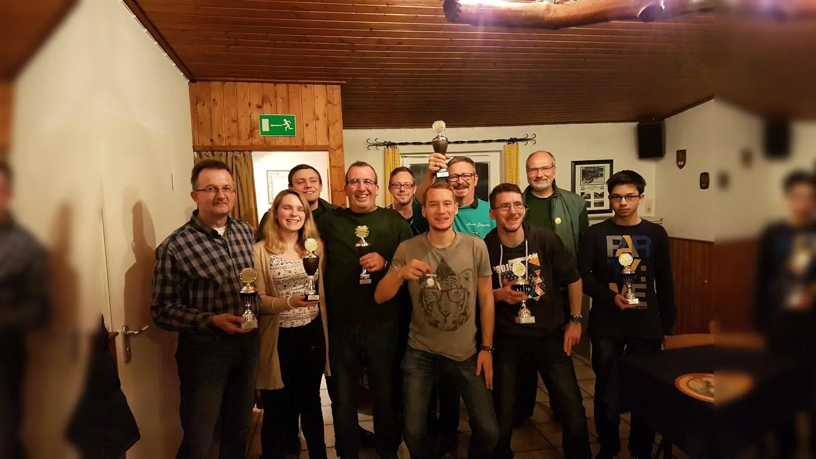 Vereinsmeisterschaft: (v.l.) Frank Homann, Annika Pauli, Fabian Meier, Walter Rudolph, Thorsten Wenzel, Johannes Koch, Hans-Jürgen Versen, Daniel Koch, Alexander Kieneke und Andre Homann. (Foto: Foto: Schützenverein Amelunxen)