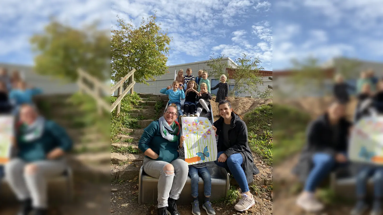 V.l.: Nicole Pestinger von der Projekt Begegnung gGmbH, Kinder der Grundschulen Boffzen und Lauenförde und Julia Knaup von der Samtgemeinde Boffzen. (Foto: Marc Otto)