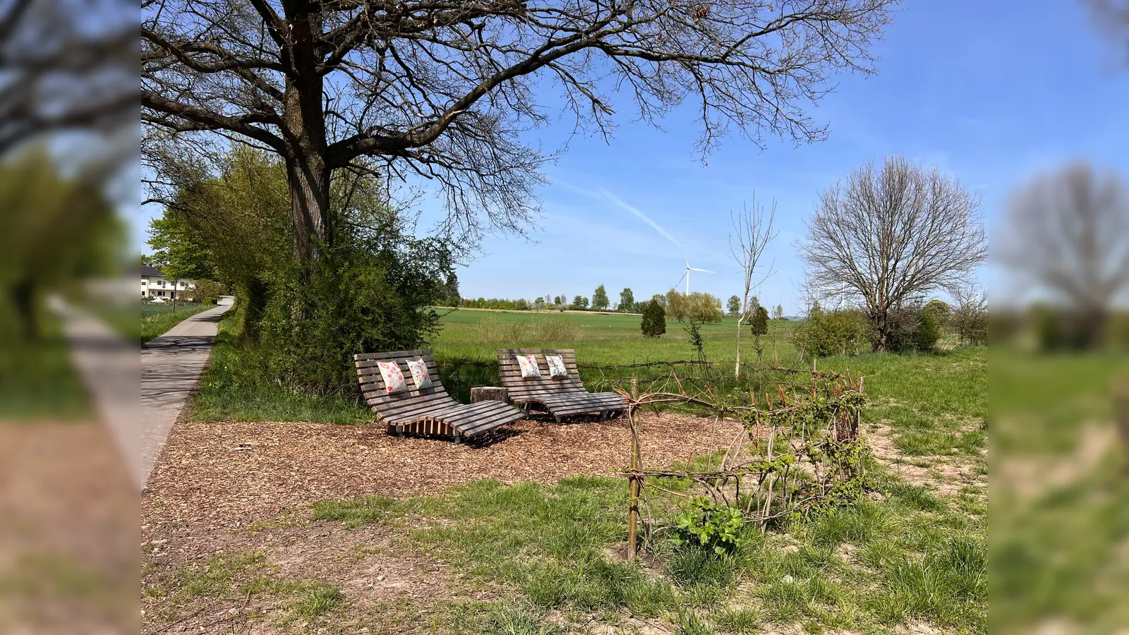 Die Relaxbänke in Ottenhausen. (Foto: Lokale Aktionsgruppe Kulturland Kreis Höxter e.V)
