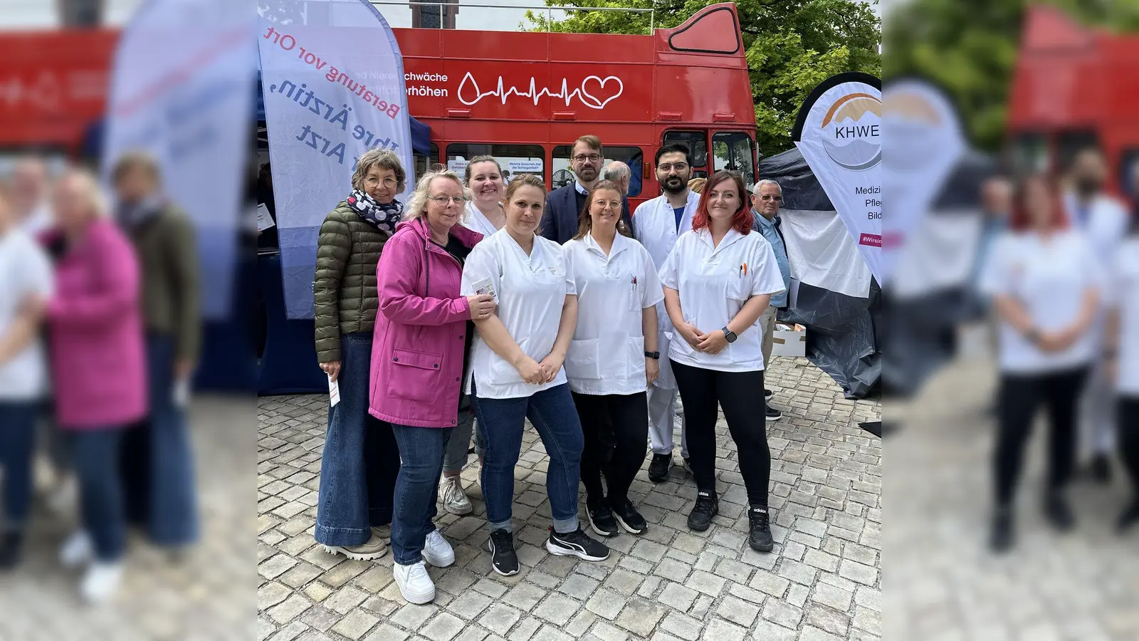 Der Chefarzt der Klinik für Neurologie am St. Ansgar Krankenhaus, Prof. Dr. Mark Obermann (3. hinten v.l.), setzt sich mit seinem Team aktiv für die Schlaganfall-Prävention ein. (Foto: KHWE)