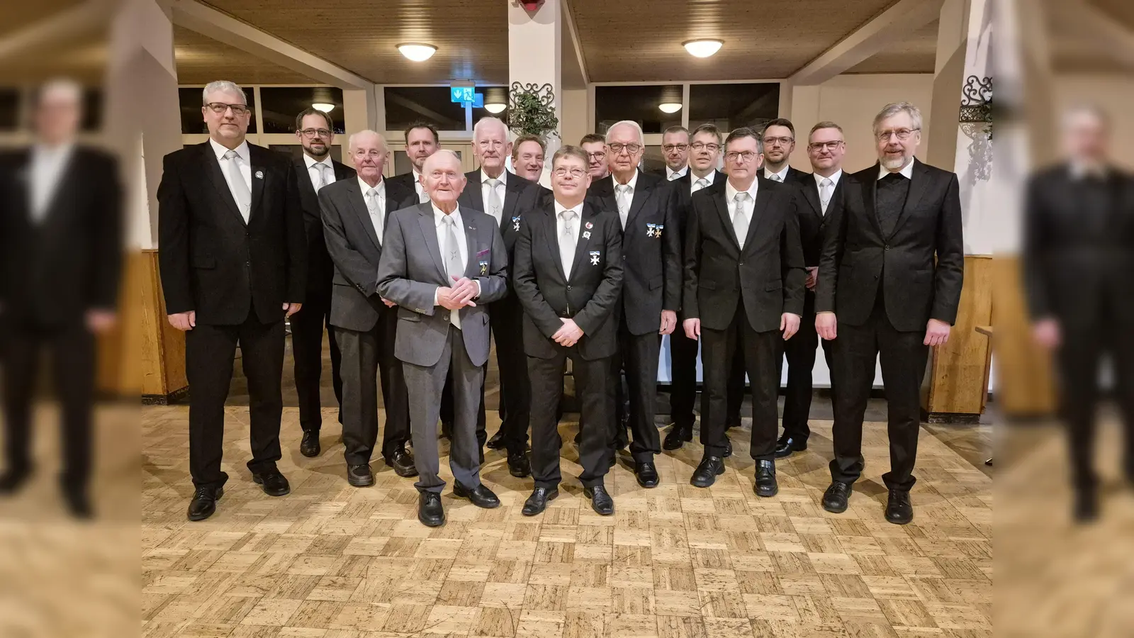 V.l.: Mario Schmidt (Vorsitzender) Matthias Brinkmann (Fähnrich), Fritz Sasse (Jubilar 60 Jahre), Thomas Schlitt (Jubilar 25 Jahre), Theodor Kösters (Jubilar 50 Jahre), Hans Dieter Herbst (Jubilar 50 Jahre), Falk Saleik (Jubilar 25 Jahre), Andreas Wiegand (2.Vorsitzender), Thomas Herbold (Jubilar 25 Jahre), Theo Nüsse (Jubilar 50 Jahre), Sebastian Strathausen (Fahnenoffizier), Michael Wiegand (Jubilar 25 Jahre), Georg Vogt (Geschäftsführer), Markus Jeziorek (Adjutant), Michael Niewels (Oberst) und Präses Bernd Götze. (Foto: privat)