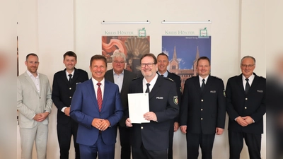 Abschiedsrunde für Polizeidirektor Christian Brenski (Mitte). (Foto: Kreispolizeibehörde Höxter)