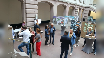 Positives Fazit der Projektpartner zur ersten Veranstaltung – Vertreter:innen aus Kommunen, Bauwirtschaft und Planung diskutieren über innovative Ansätze zur klimaneutralen und wirtschaftlichen Sanierung von Schulgebäuden. (Foto: KSA/JH)