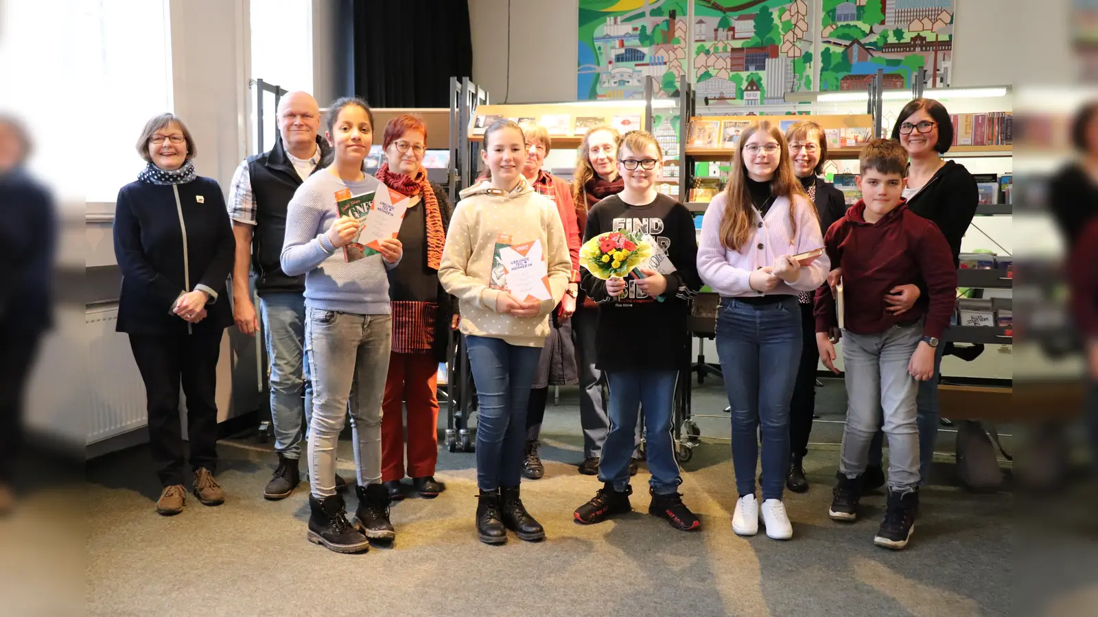 Teilnehmende Kinder, die Jury und Heike Leupold. (Foto: Stadt Holzminden)