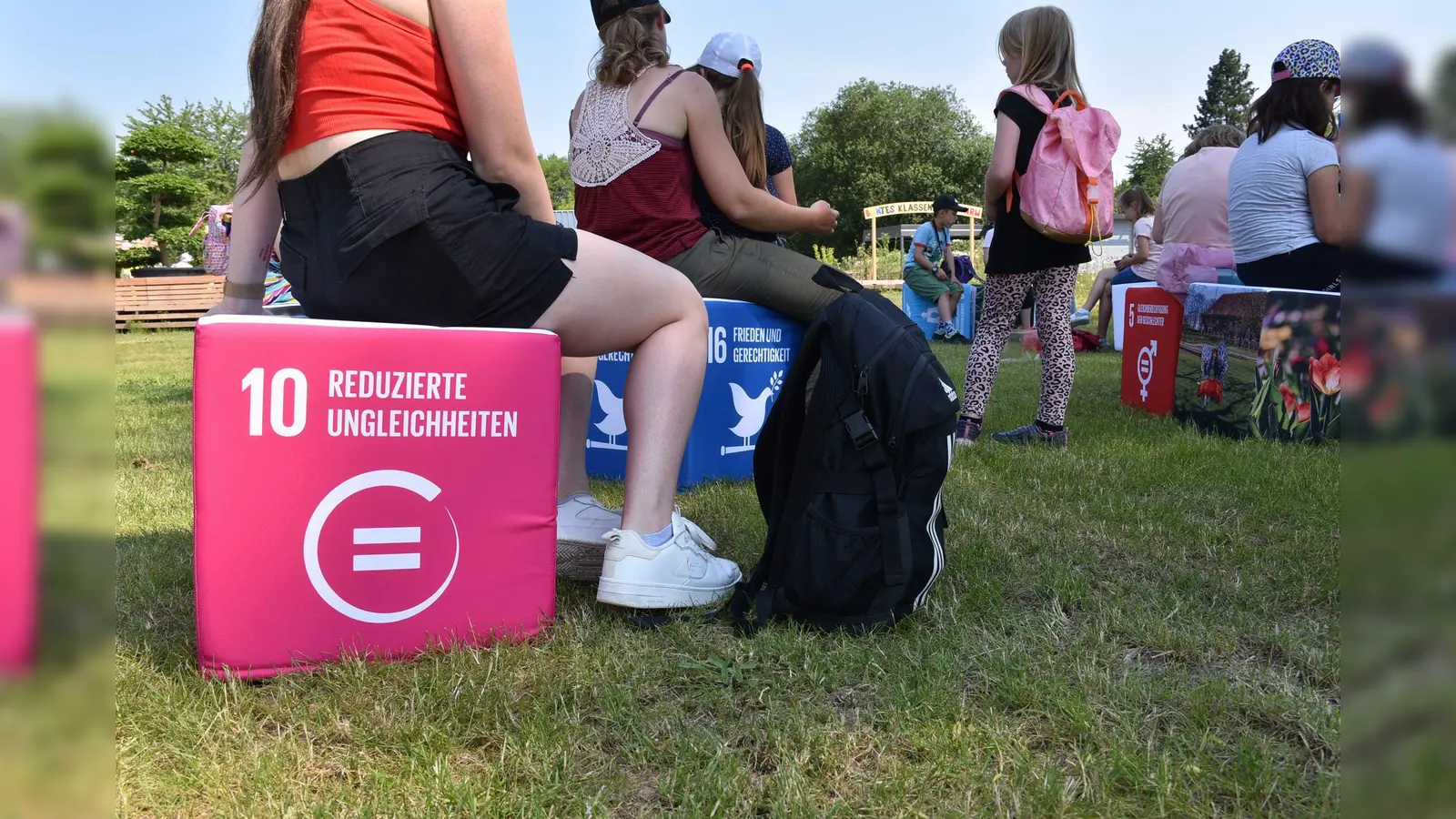 Draußen mit Spaß lernen: Kinder und Jugendliche können im Bunten Klassenzimmer in Höxter viel erleben – 17 verschiedene Kurs sind aktuell für 2026 buchbar. (Foto: Huxarium Gartenpark Höxter)