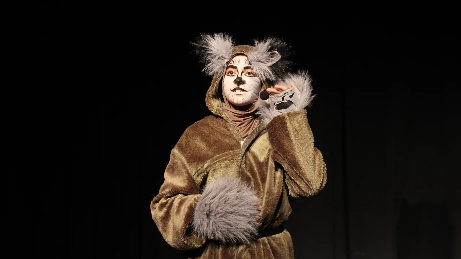 Der Wolf, toll gespielt von Dilara Abaci, sorgte für große Spannung und zugleich unterhaltsame Momente. (Foto: privat)