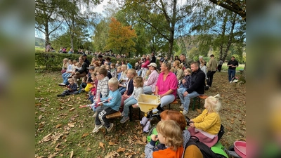 Warten auf den Kasper. (Foto: M. Golüke)